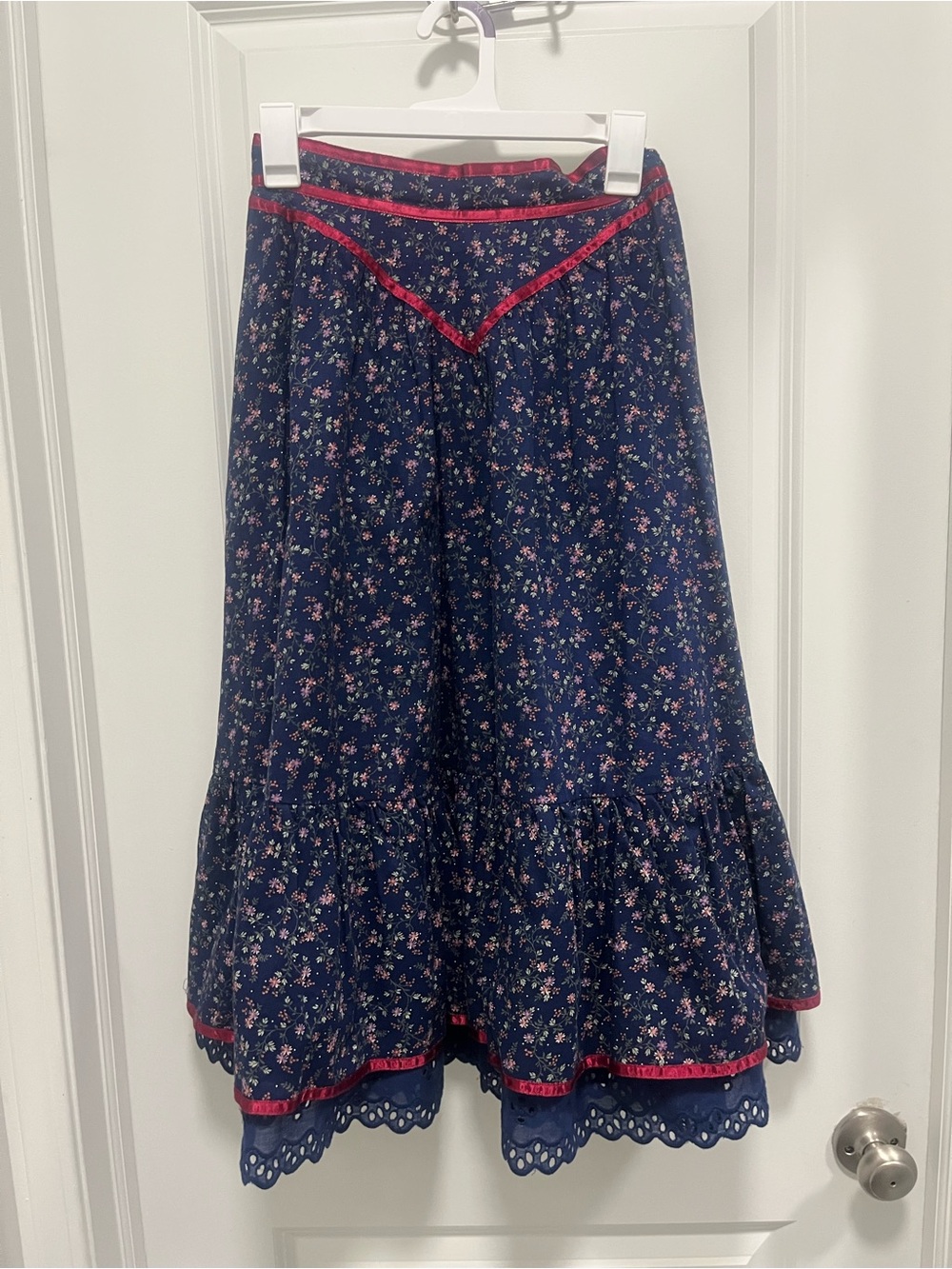 Jessica’s gunnies Women’s Vintage Long Floral Skirt 24 Inch Waist 30 Inches Long